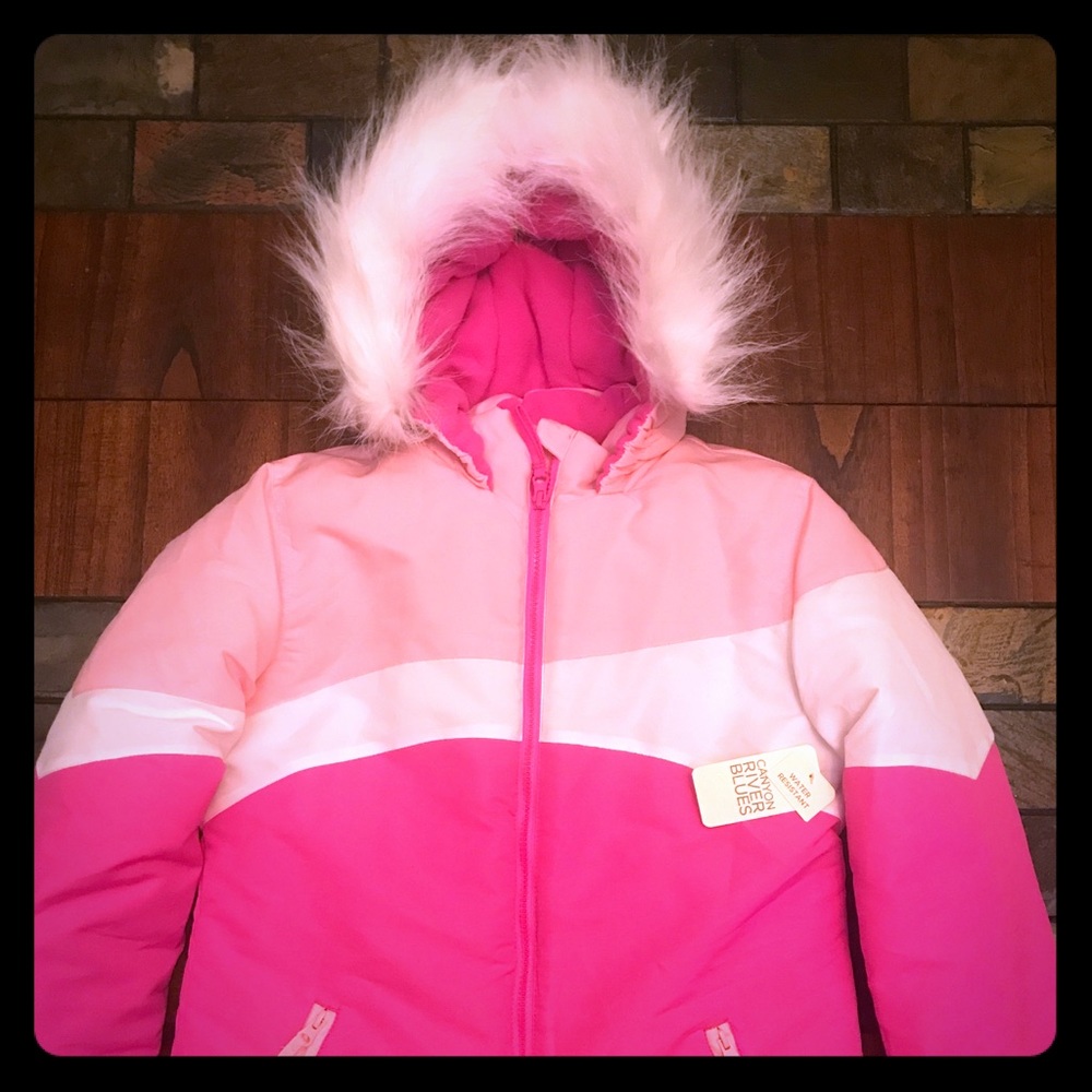 Big girls winter cost NWT faux fur hood lining